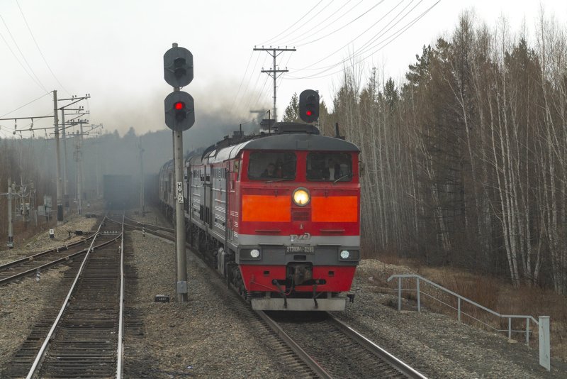 Локомотив поезд