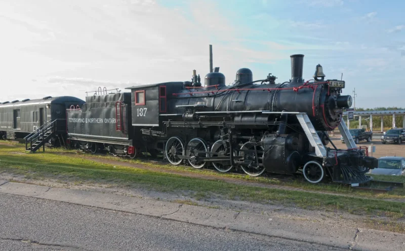 Паровоз л 4675