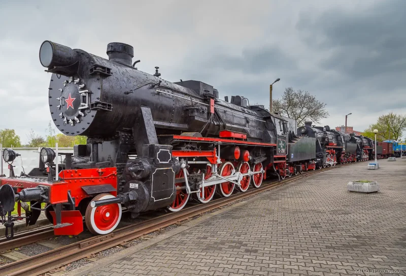 Кафе у паровоза Луганск
