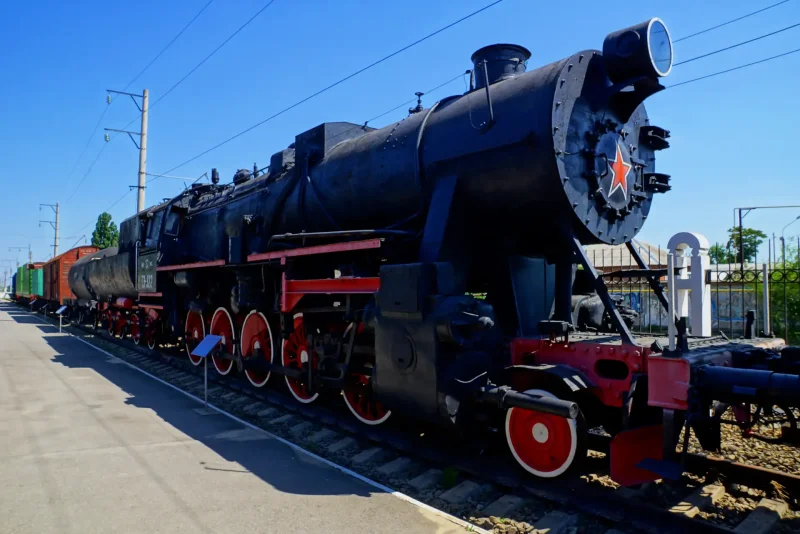 Паровоз памятник эм728-23