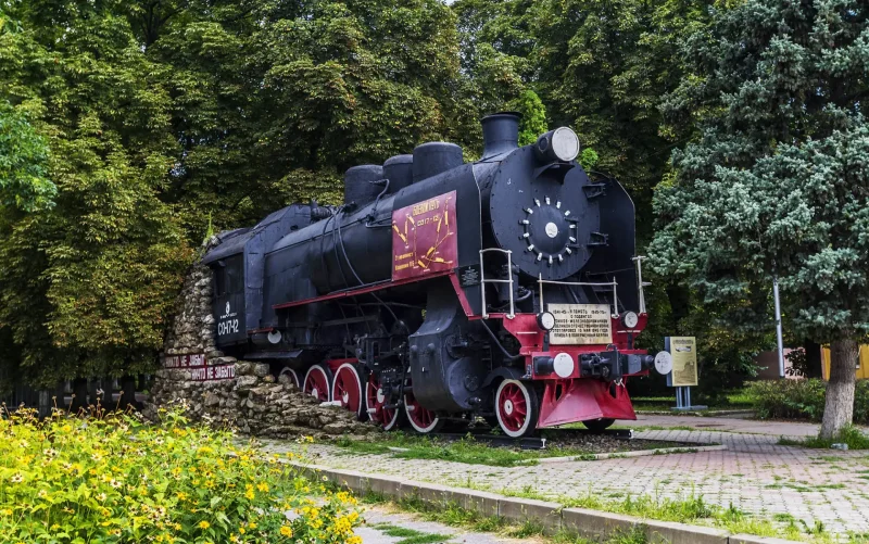 Памятник паровоз в Тихорецке