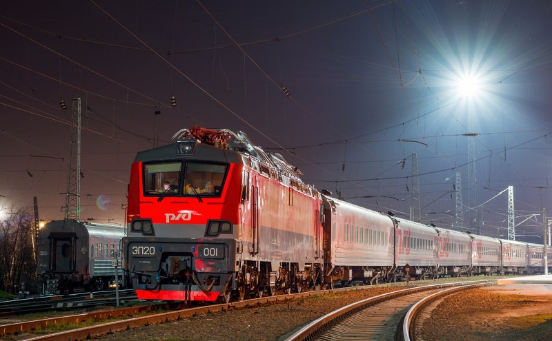 Поезд эп20-001
