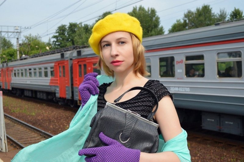 Девушка в электричке