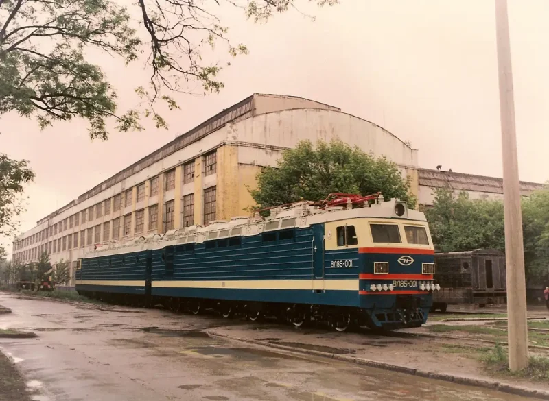 Электровозы СССР вл85