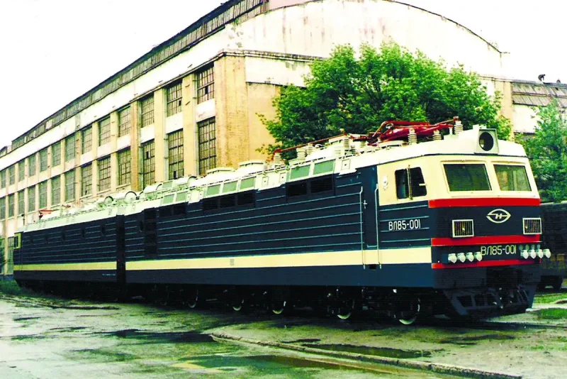 Электровозы СССР вл85