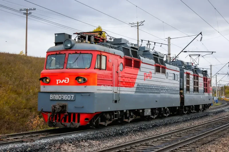 Локомотив вл80р