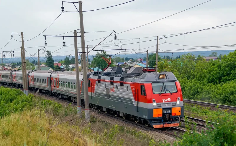 Грузовой электровоз 2эс10 "гранит"