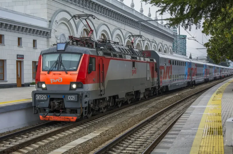 Двухсистемный пассажирский электровоз эп20