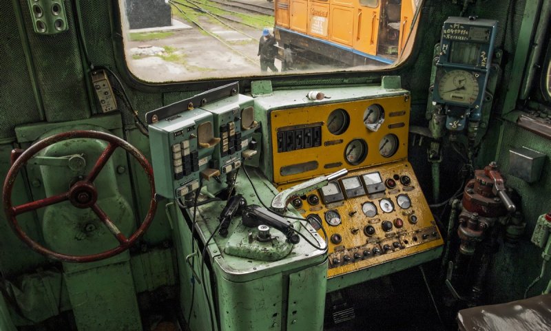 Кабина Локомотива вл80с