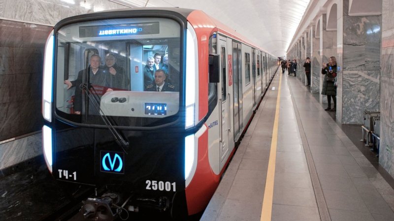 Балтиец поезд метро