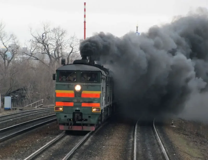 Тепловоз 2тэ10 дымит