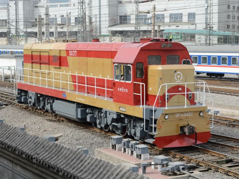 Китайский тепловоз df3