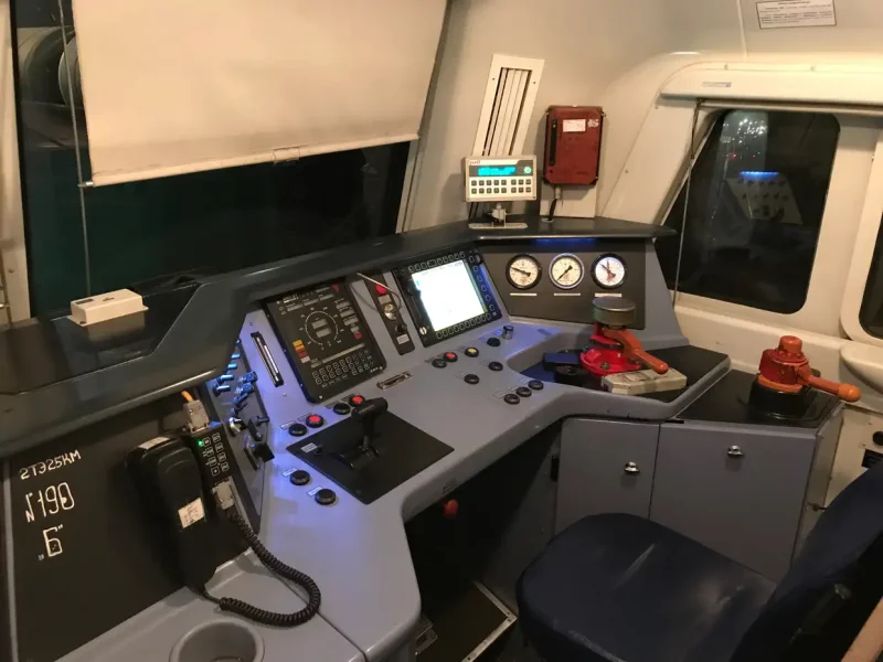 М62 тепловоз кабина