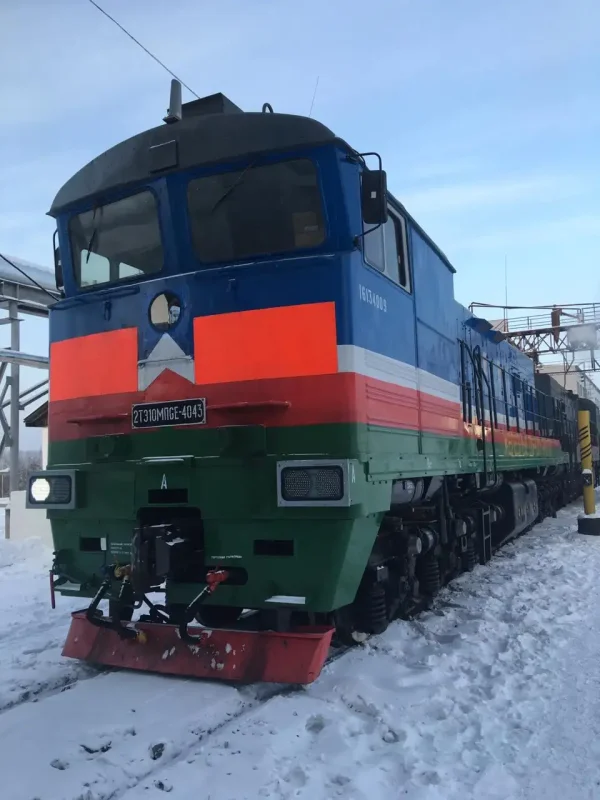 Тепловоз тэп70 0506 на станции Жданка