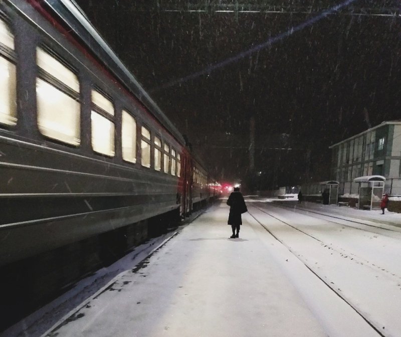 Электричка зимой ночью