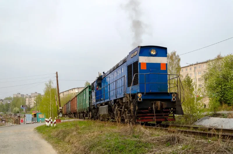 Локомотив поезд