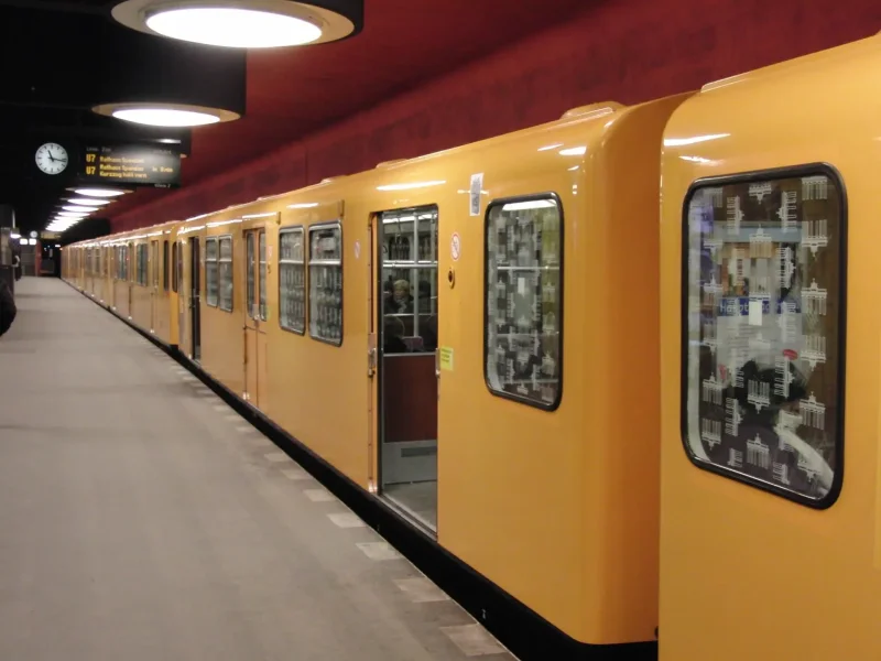 Вагон метро