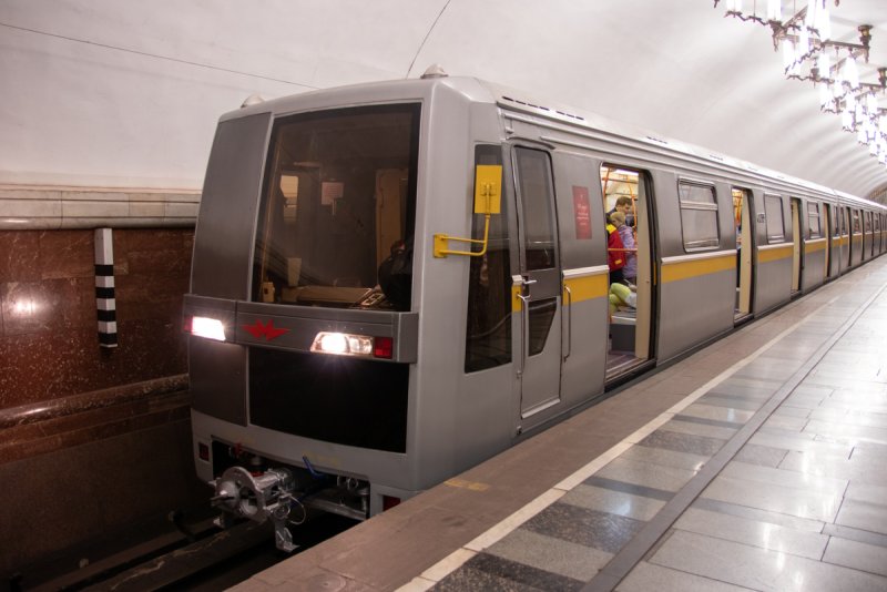 Поезд метро Яуза