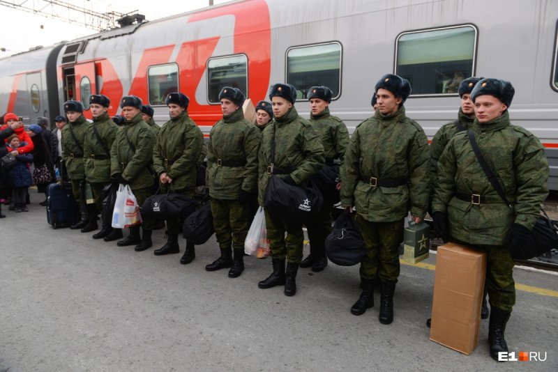 Новобранцы на вокзале