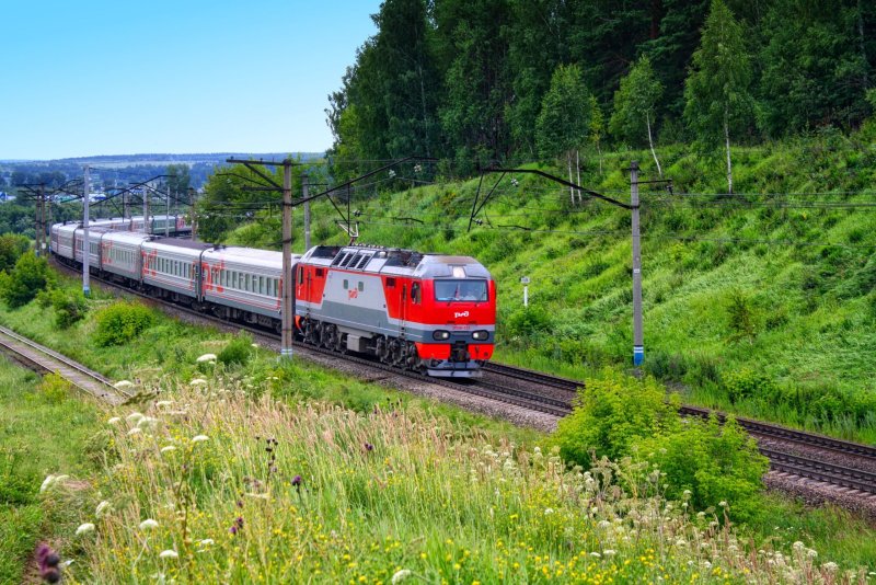 Локомотив поезд эп20