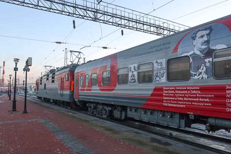 Электровоз чс7 242