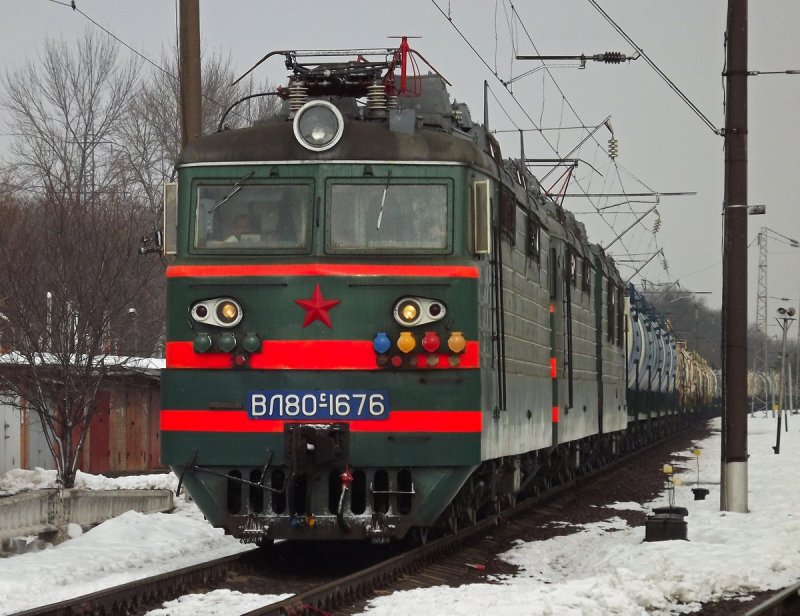 Черный электровоз вл80с