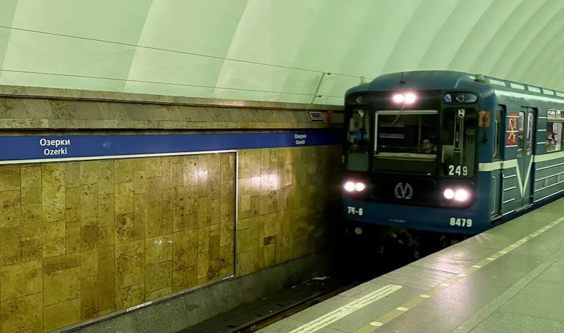 Поезда метро в санкт петербурге