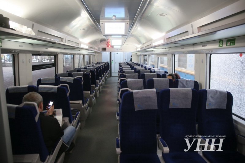 Кресла в сидячем вагоне