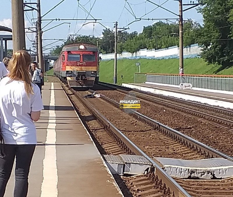 Девушку сбила электричка