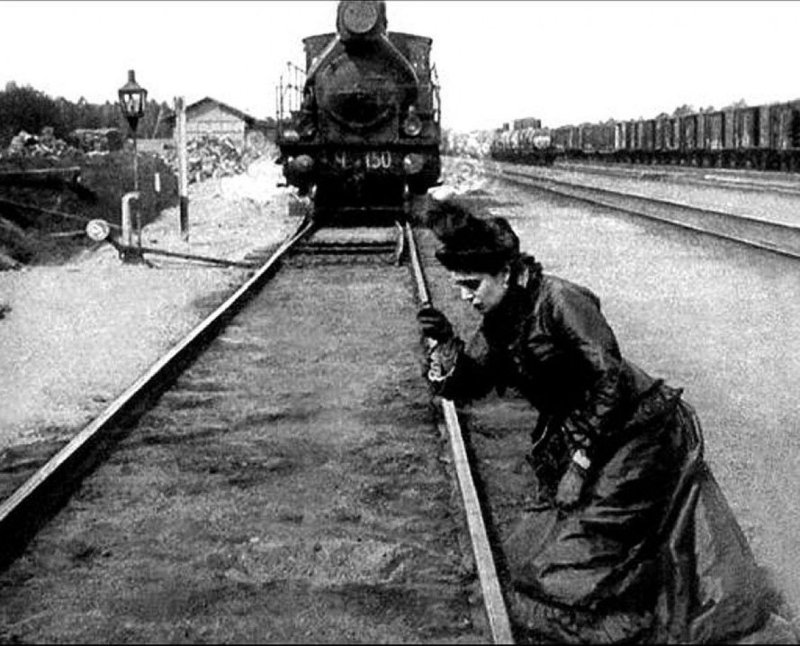 Анна Каренина и паровоз