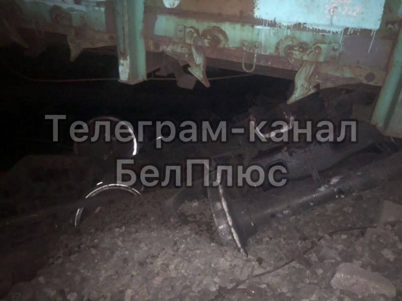 СКОЛЬЗУН тележки грузового вагона