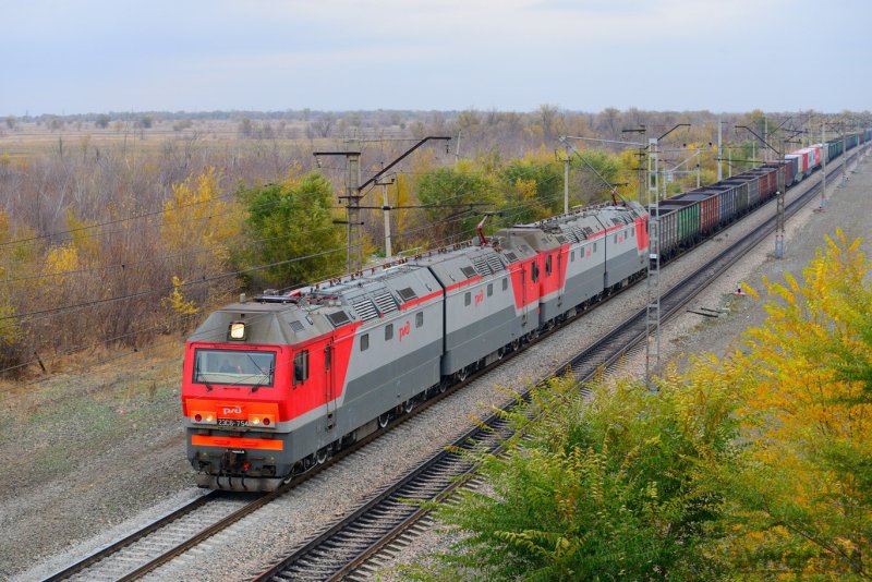 Локомотив Синара 2эс6