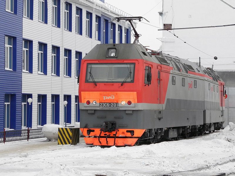 Локомотив 2эс6 1303