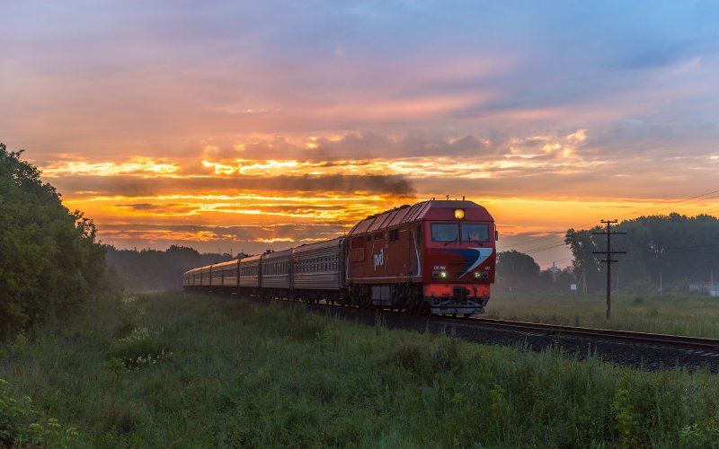 Тепловоз тэп70 с поездом Санкт Петербург