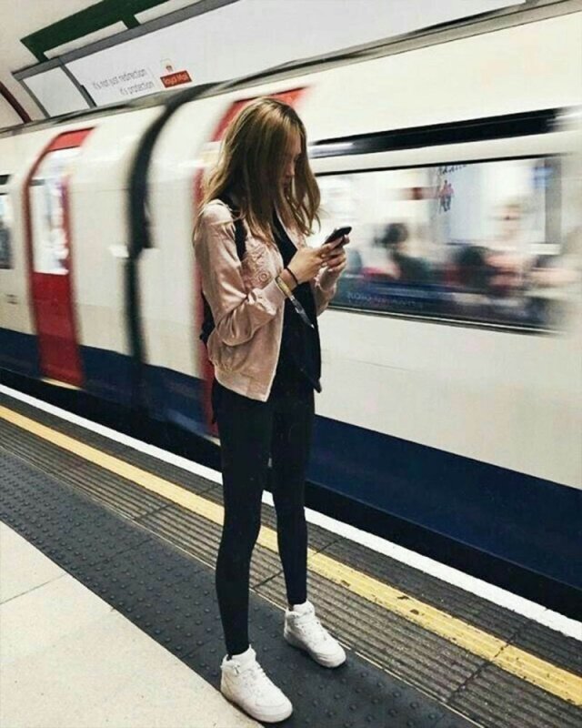 Девушка на вокзале