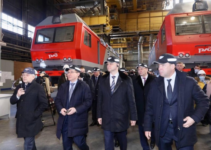 Электровоз малахит 2эс8