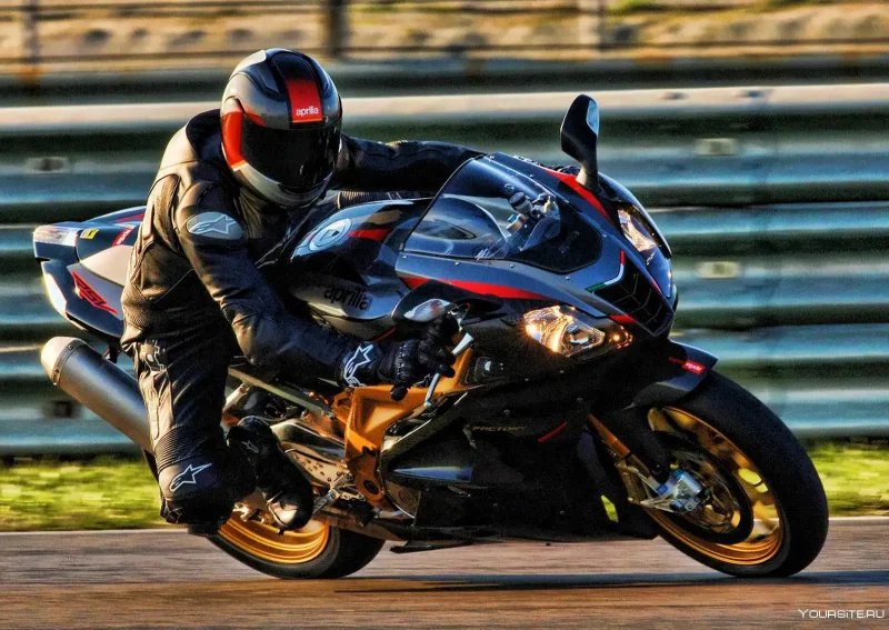 Aprilia rsv1000r Factory
