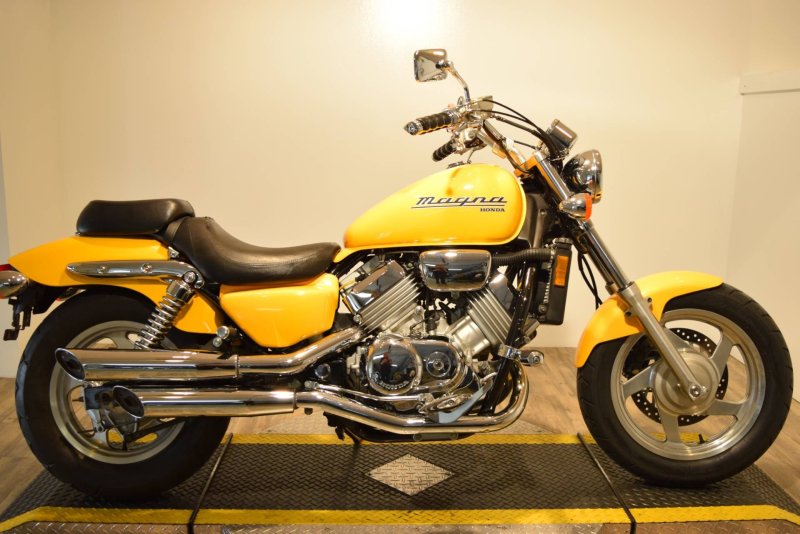 Мотоцикл Honda Magna