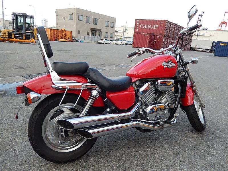 Мотоцикл Honda Magna 750