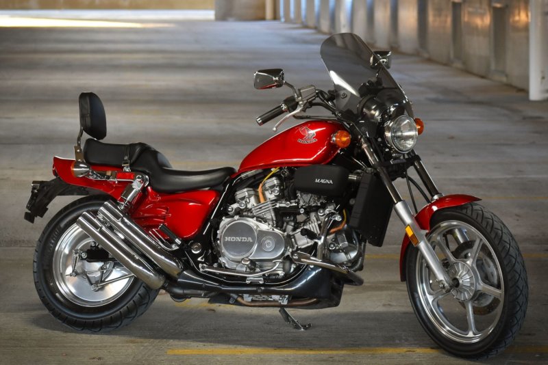 Honda VF 750 Magna (v45)