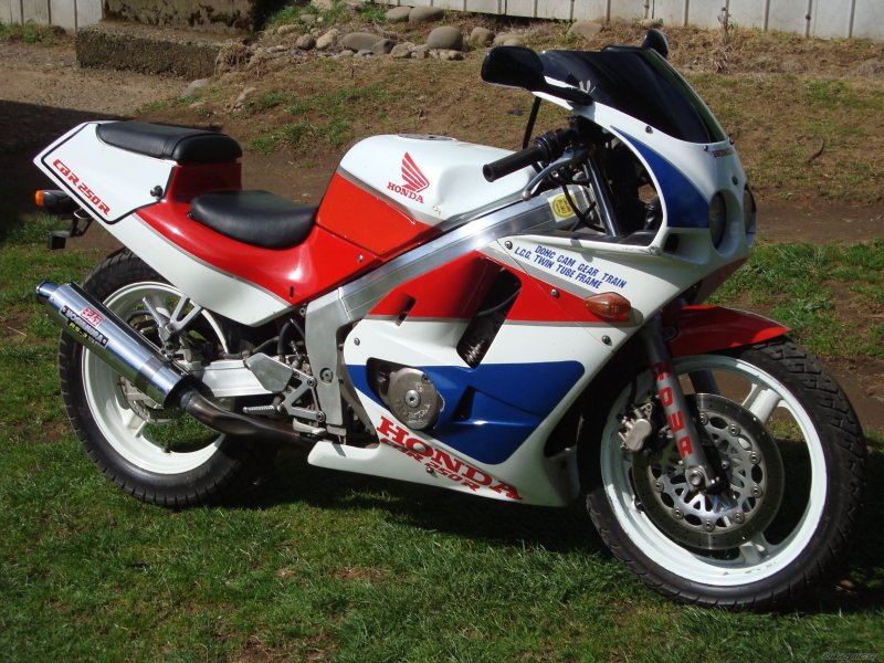 Хонда CBR 400