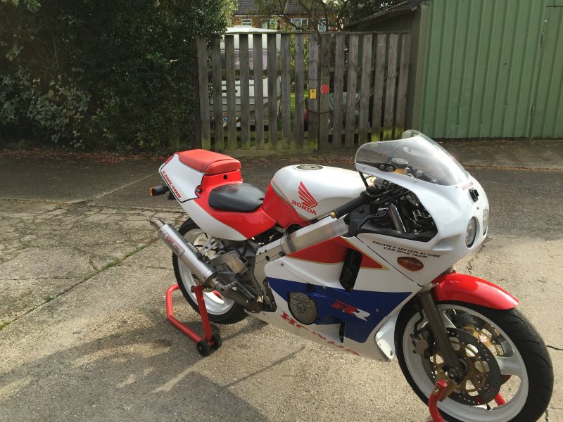 Honda CBR 400rr 1989