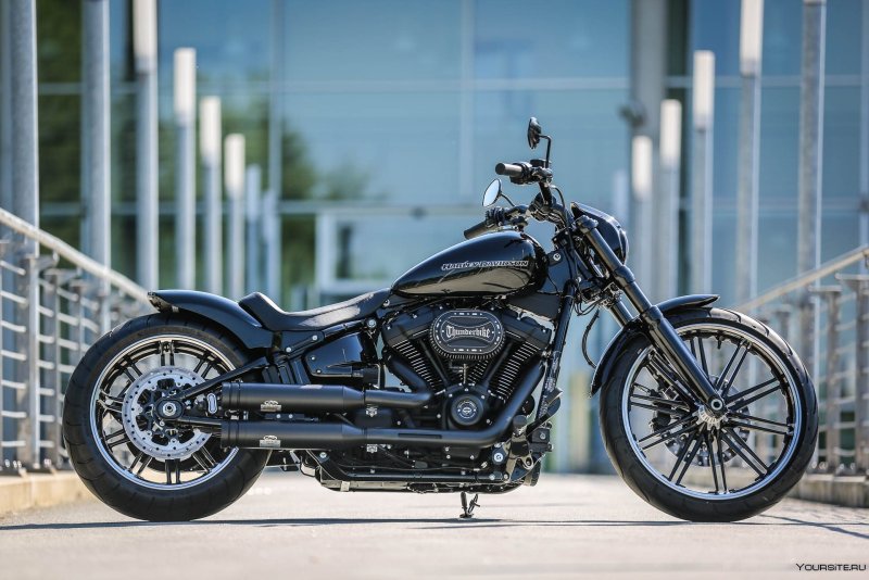 Чоппер Harley Davidson Breakout