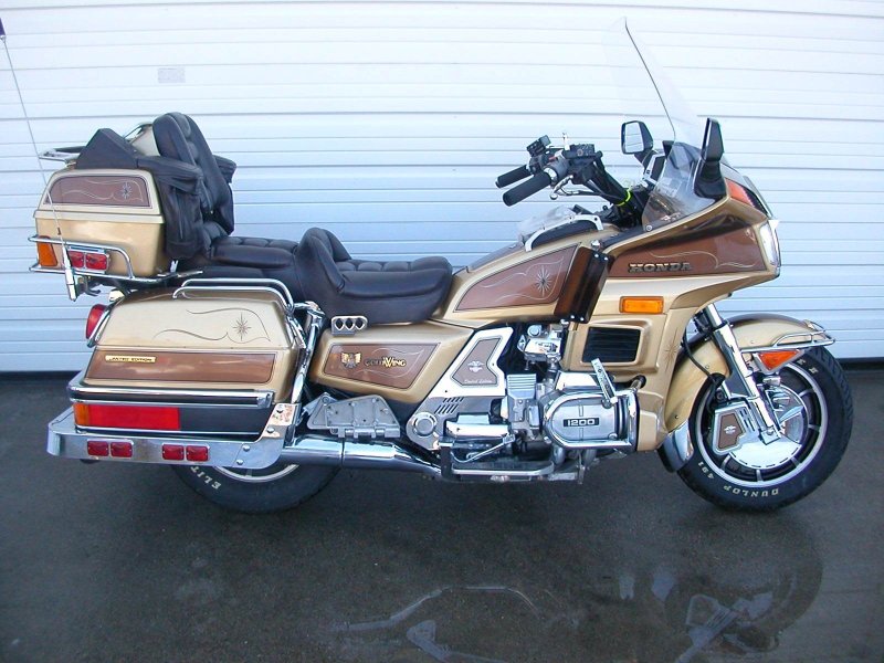 Honda Goldwing желтый