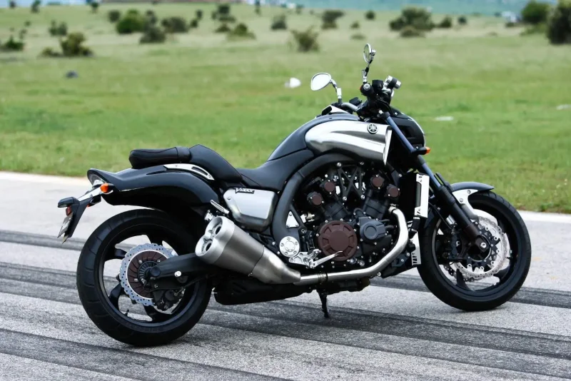 Yamaha v-Max 2