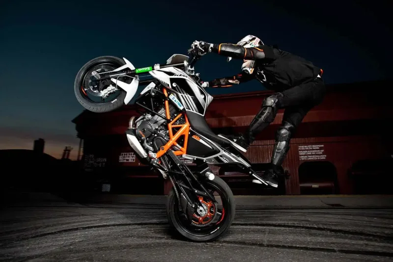 KTM Duke стант