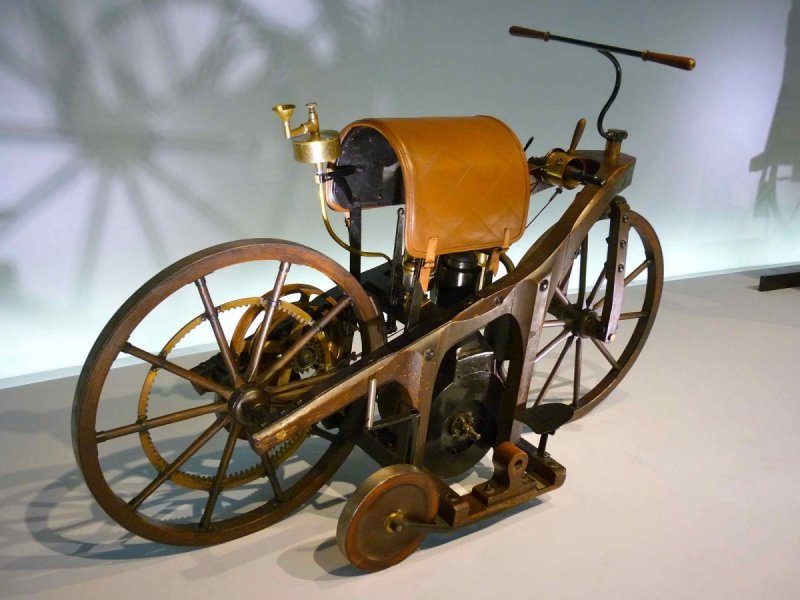 Готлиб Даймлер автомобиль 1885
