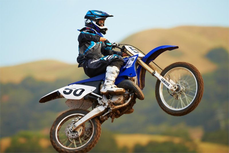 Кроссовый мотоцикл yz125