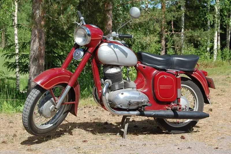 Мотоцикл Ява 350 старуха