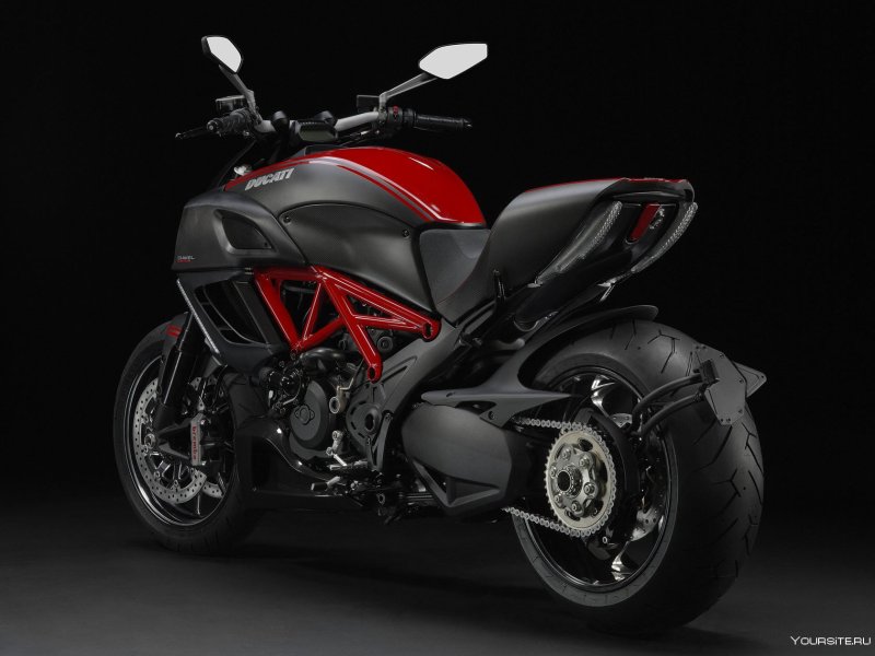 Ducati Diavel Carbon Red